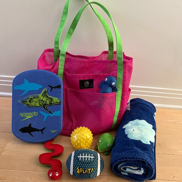 SALTWATER CANVAS | Mesh Beach Bag with Towel & Pool Toys - Picture 4 of 4